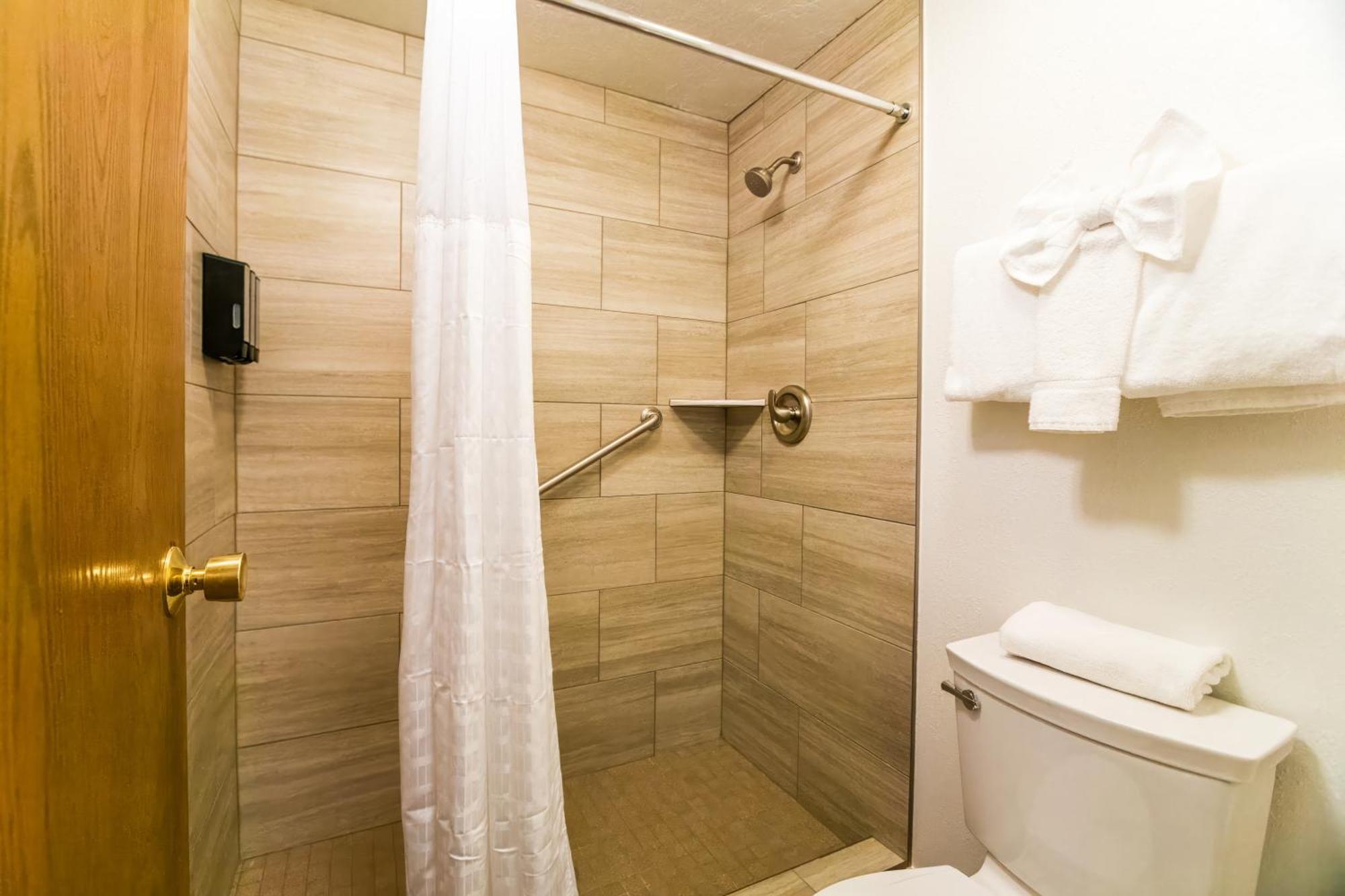 Timbers At Island Park Hotel Room photo