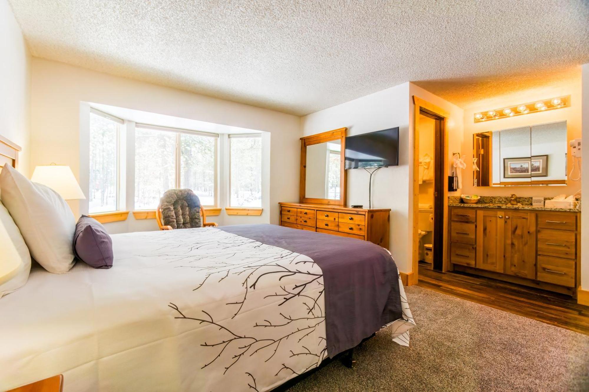 Timbers At Island Park Hotel Room photo